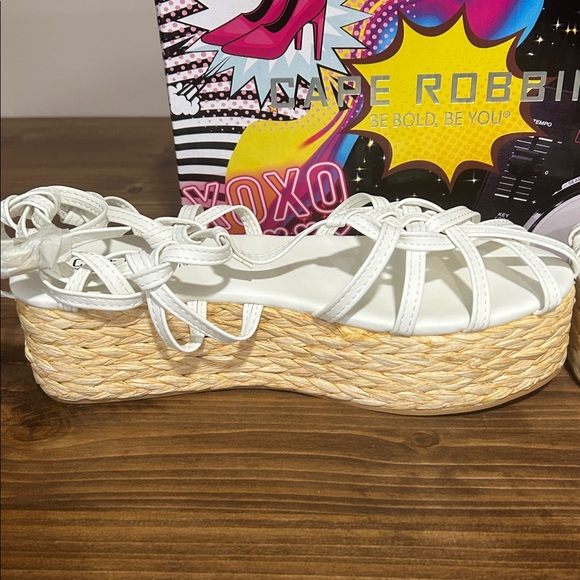 Cape Robbin Lunda White Espadrille Platform Sandals. New in box size 7 - Picture 6 of 8